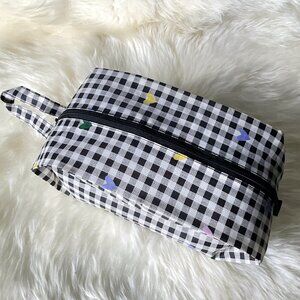 NWOT Baggu 3D Zip Pouch Medium - Gingham Hearts